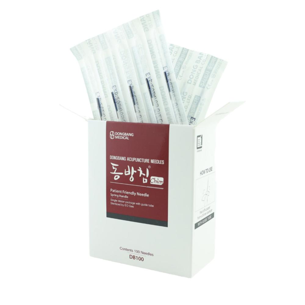 Guide tube and acupuncture needle laid out for product comparison