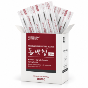 Guide tube and acupuncture needle laid out for product comparison