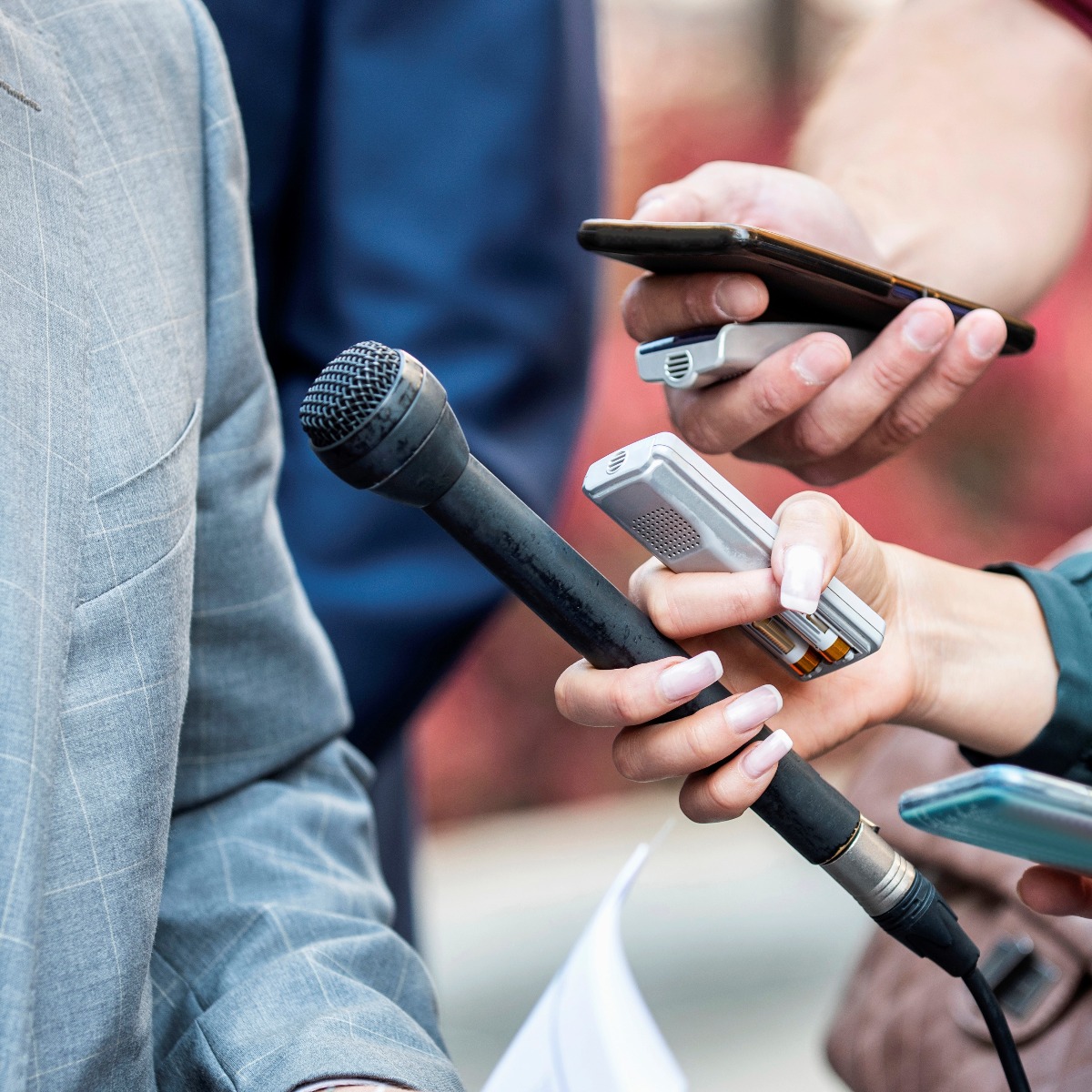 media-interview-journalists-interviewing-politicia-KHMVJA9_square